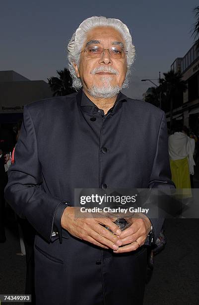 Sculptor Robert Graham poses at the City of Beverly Hills gala honoring fashion icon Fred Hayman on May 28, 2007 in Los Angeles, California.