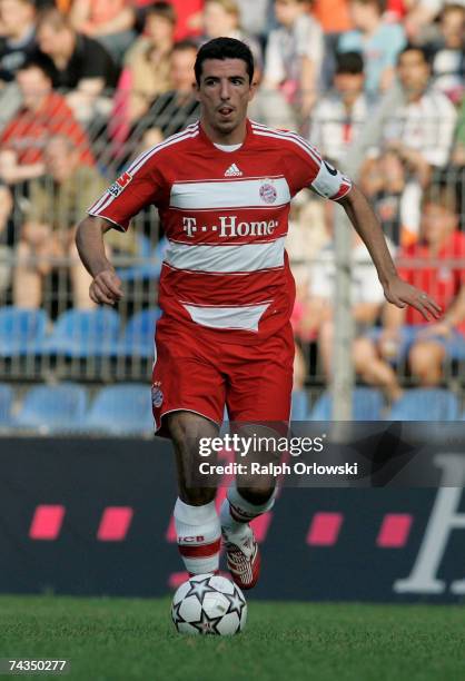 Roy Makaay of FC Bayern Munich in action during their friendly match against SV Waldhof Mannheim at the Carl-Benz-Stadium May 24, 2007 in Mannheim,...