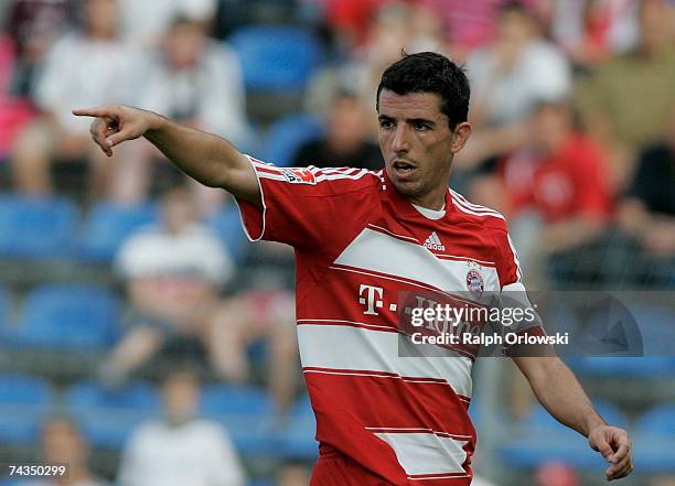 Roy Makaay of FC Bayern Munich points during their friendly match against SV Waldhof Mannheim at the Carl-Benz-Stadium May 24, 2007 in Mannheim,...