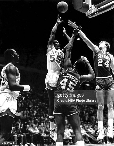 Albert King of the New Jersey Nets attempts a shot against the Philadelphia 76ers during a 1981 NBA game at Brendan Byrne Arena in East Rutherford,...