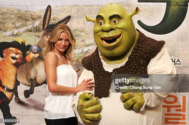 Actress Cameron Diaz attends the Korean premiere for "Shrek the Third" at Shilla Hotel on May 30, 2007 in Seoul, South Korea. Cameron Diaz is...
