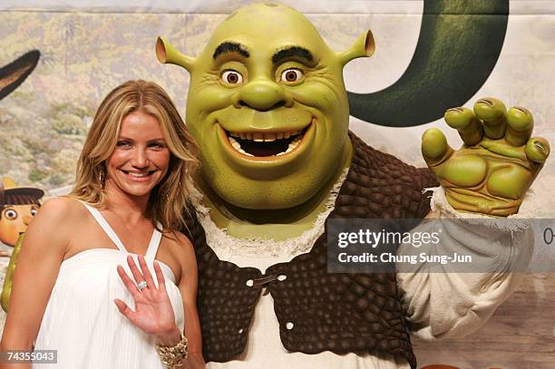 Actress Cameron Diaz attends the Korean premiere for "Shrek the Third" at Shilla Hotel on May 30, 2007 in Seoul, South Korea. Cameron Diaz is...