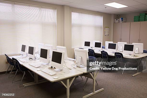 empty computer lab - computer training stock pictures, royalty-free photos & images