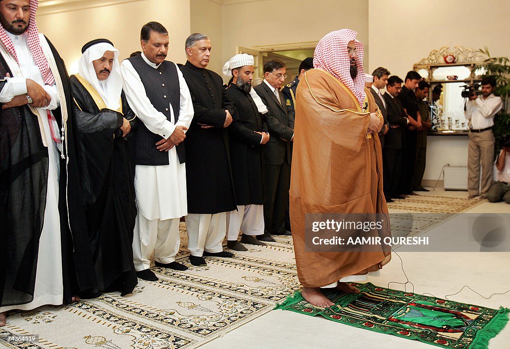 Sheikh Abdur Rehman Al Sudais Leading Imam Of The Grand Mosque In sheikh-abdur-rehman-al-sudais-leading-imam-of-the-grand-mosque-in
