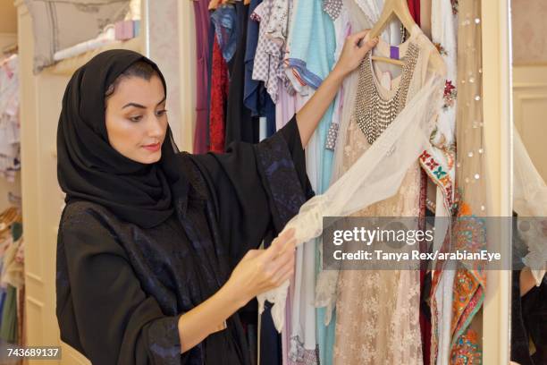 emirati woman shopping at boutique - fashion omani women stock pictures, royalty-free photos & images