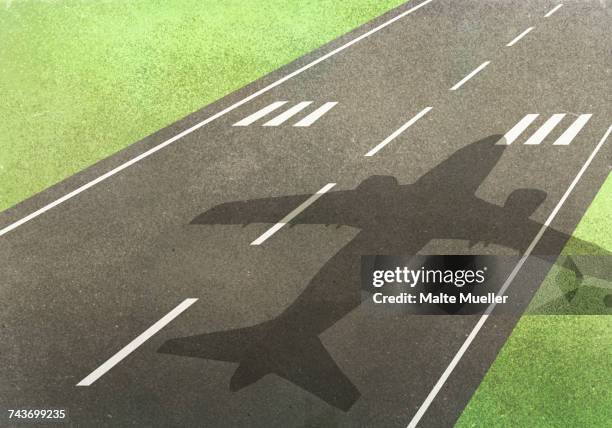 ilustraciones, imágenes clip art, dibujos animados e iconos de stock de shadow of airplane on runway amidst field - pista de aterrizaje