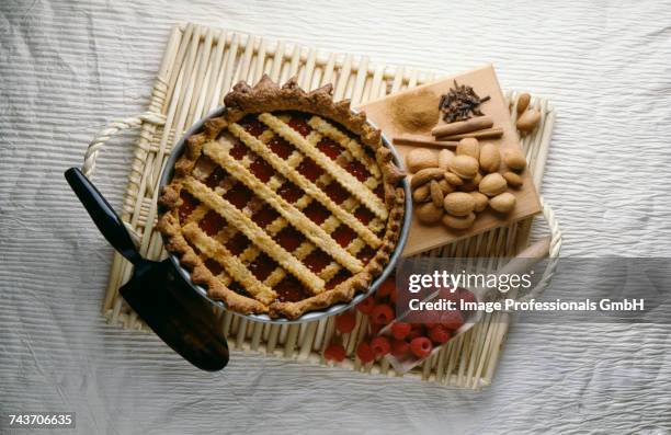 linzertorte - linzertorte stock-fotos und bilder