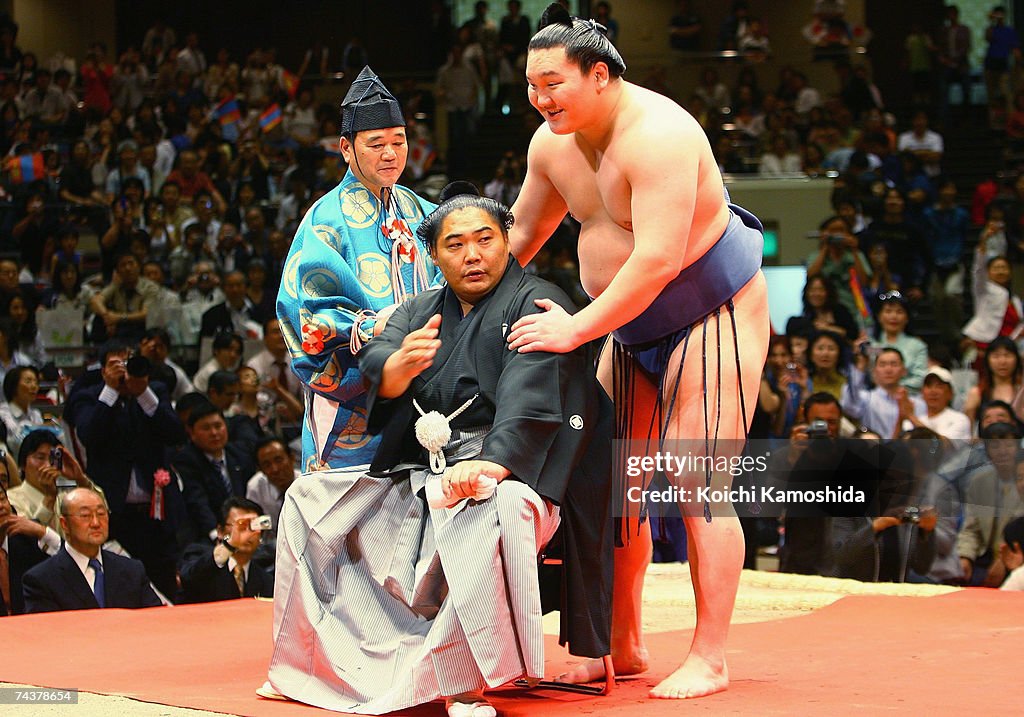 Sumo Wrestler Kyokushuzan Retires