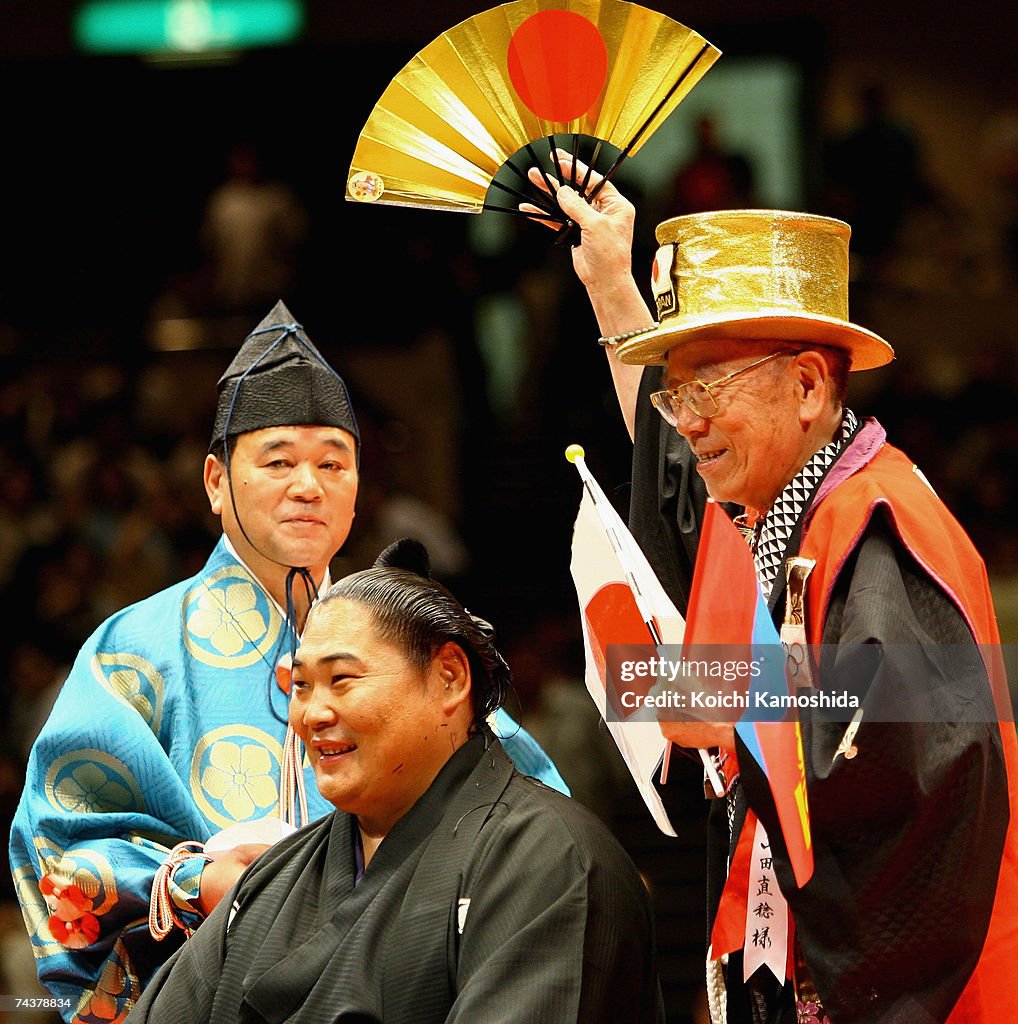 Sumo Wrestler Kyokushuzan Retires