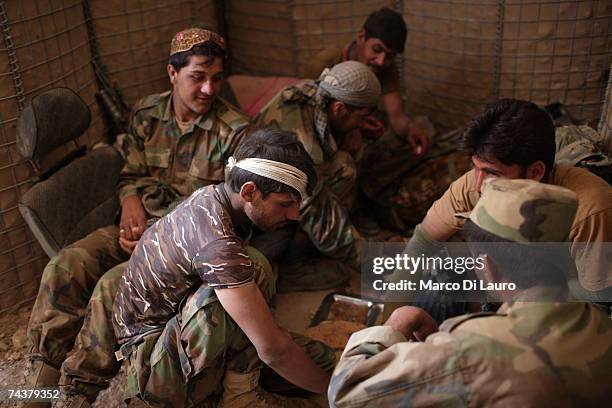 Soldiers eat their lunch during "Lastay Kulang" Operation" in Blenheim Patrol Base on June 1, 2007 in Sangin Valley, Helmand Province, Afghanistan....