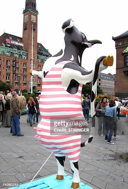 Picture taken 02 June 2007 shows a sculptured cow during the Cowparade held in central Copenhagen. From June 02 until 31 August 2007 the worldwide...