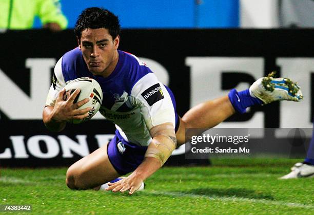 Reni Maitua of the Bulldogs scores a try during the round 12 NRL match between the Warriors and the Bulldogs at Mt Smart Stadium June 3, 2007 in...