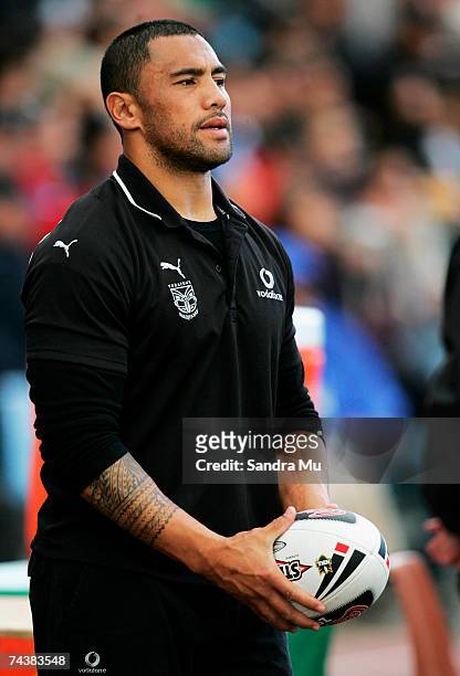Ruben Wiki of the Warriors watches from the sidelines during the round 12 NRL match between the Warriors and the Bulldogs at Mt Smart Stadium June 3,...