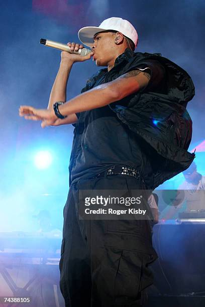Rapper Chris Brown performs onstage during the Hot 97 Summer Jam presented by Boost Mobile at Giants Stadium June 3, 2007 in East Rutherford, New...