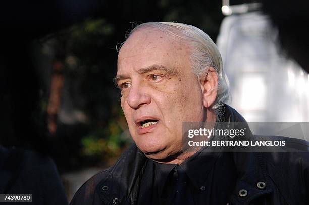 London, UNITED KINGDOM: Russian exile Vladimir Bukovsky, a holder of both Russian and British citizenship who wants to run in election to succeed...