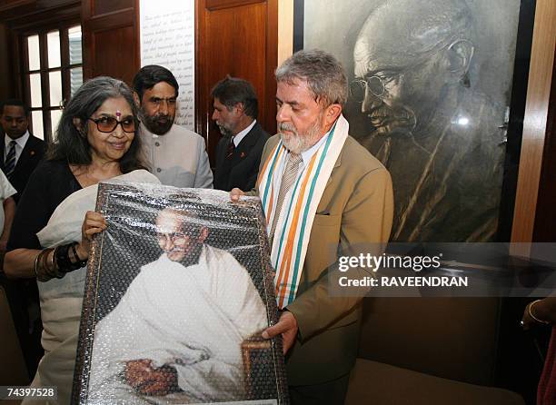 Tara Gandhi, grand daughter of Mahatma Gandhi, presents a photograph of Mahatma Gandhi to Brazilian President Luiz Inacio Lula da Silva during a...