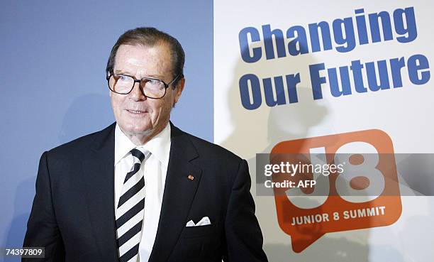 Ambassador Roderick Moore 53 Junior Goodwill Ambassador Stock Photos, High-Res Pictures, and ...