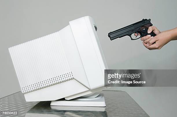 woman shooting computer monitor - trigger stockfoto's en -beelden