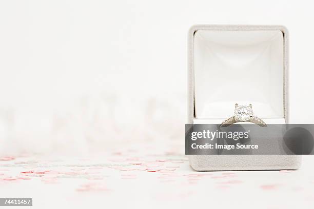 aliança de noivado - engagement ring box - fotografias e filmes do acervo