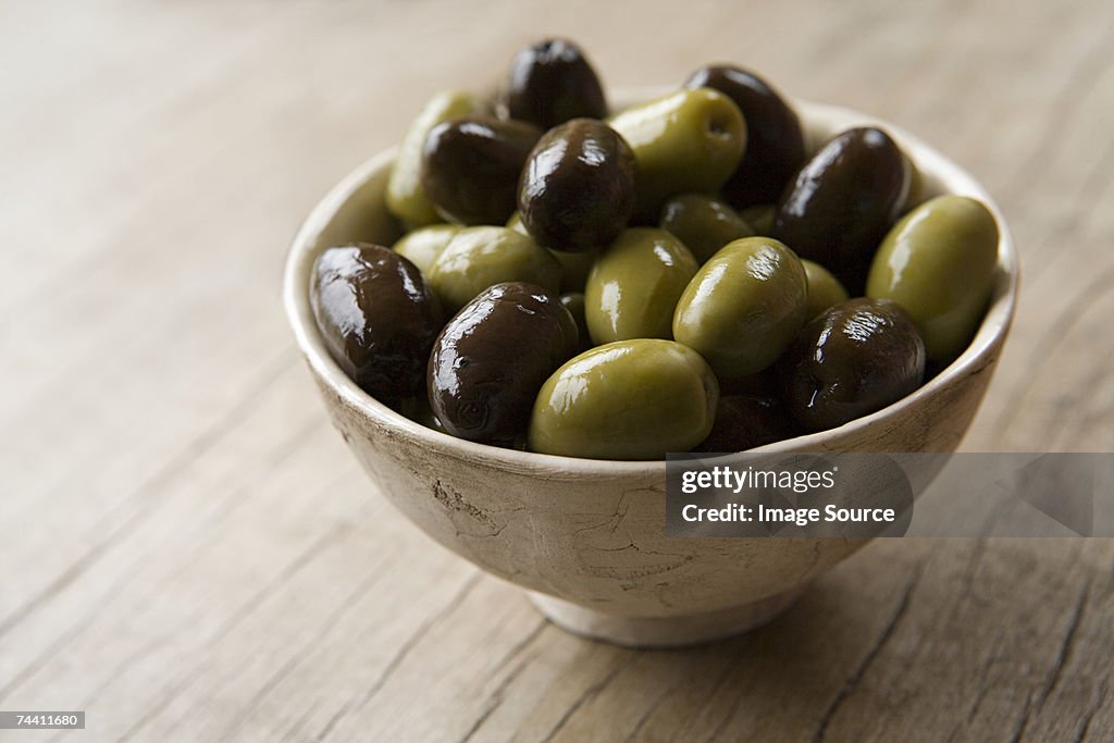 Schüssel mit Oliven