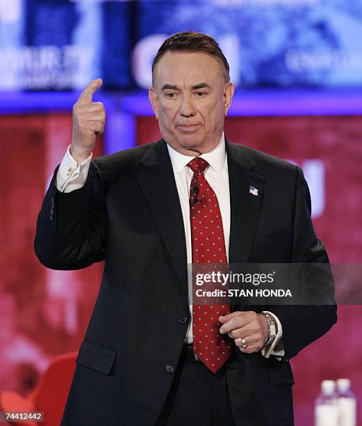 Manchester, UNITED STATES: Former Wisconsin governor Tommy Thompson speaks during the Republican Presidential Candidates Debate 05 June 2007 at Saint...