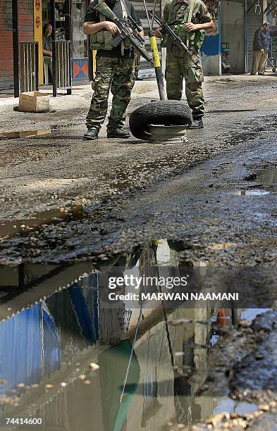 Ain El-Helweh, LEBANON: Islamic militants of a joint force of various factions of the Palestine Liberation Organization , pro-Syrian groups and...