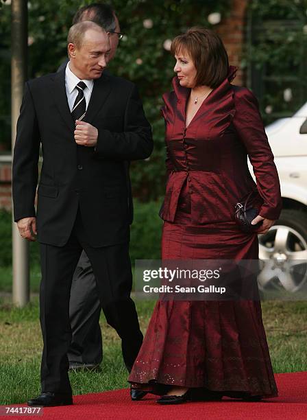 Russian President Vladimir Putin and his wife Lyudmila Putina arrive at the opening dinner of the G8 summit at Heiligendamm June 6, 2007 at Hohen...