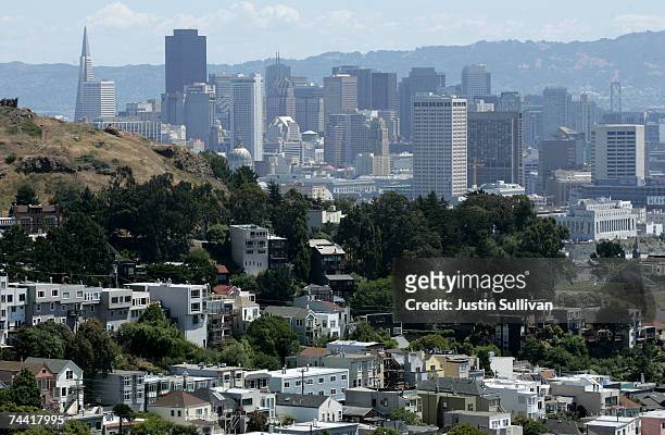 Rows of houses stand in front of the San Francisco skyline June 6, 2007 in San Francisco, California. The National Association of Realtors announced...