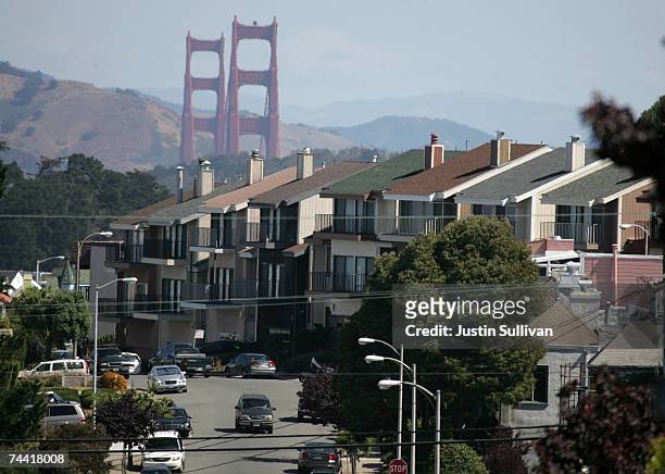 Rows of houses stand in front of the Golden Gate Bridge June 6, 2007 in San Francisco, California. The National Association of Realtors announced...