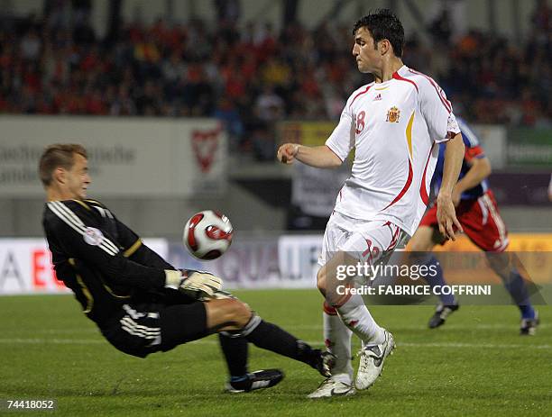 Spain's Francesc Fabregas vies with Liechtenstein goalkeeper Liechtenstein's Peter Jehle during their EURO 2008 qualifiying match 06 June 2007 in...