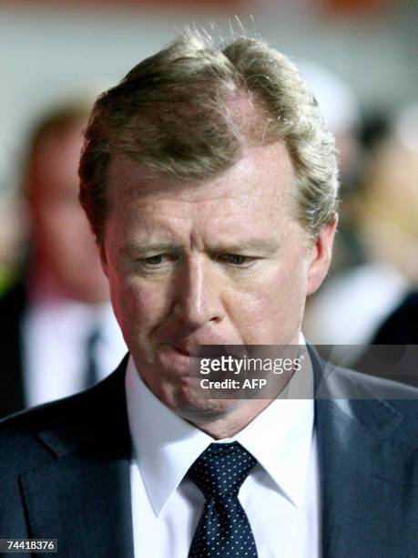 England's coach Steve McLaren leaves the pitch at the end of the first-half of the Euro2008 Group E qualifying football match against Estonia, 06...