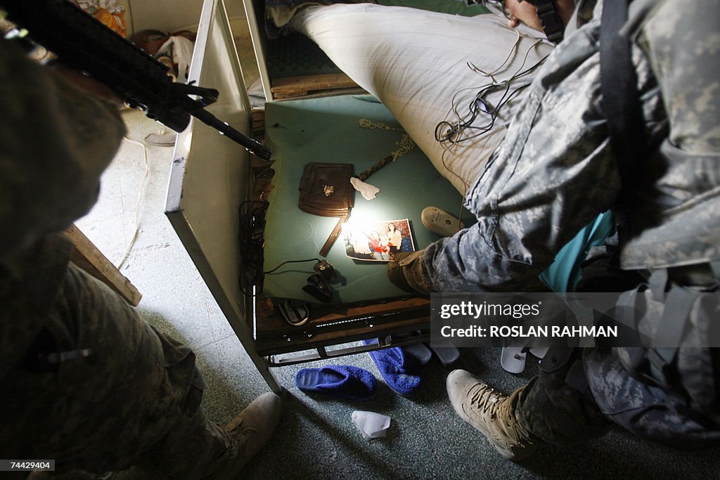 US soldiers from the 1st battalion 28th...