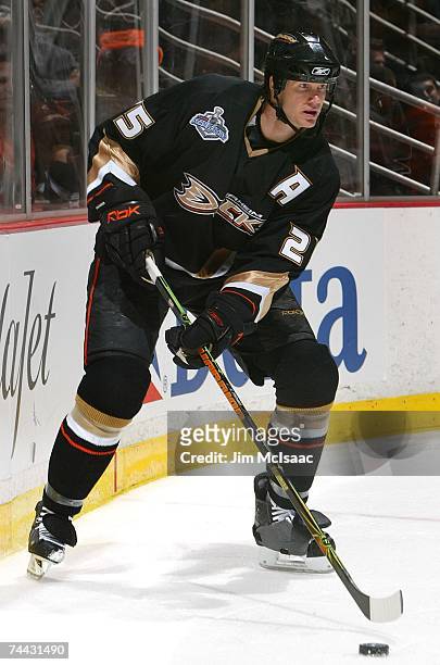 Chris Pronger of the Anaheim Ducks handles the puck during Game Five of the 2007 Stanley Cup finals against the Ottawa Senators on June 6, 2007 at...