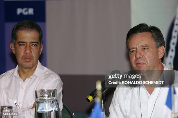 El fiscal general de Mexico Eduardo Medina Mora habla junto a su homologo de Colombia Mario Iguaran, durante la ceremonia de inauguracion de la...