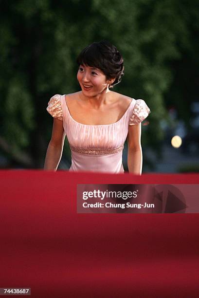 South Korean actress Sa Gang arrives for the 44th DaeSong Film Awards at the SeJong culture center June 8, 2007 in Seoul, South Korea.