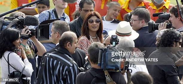 Leeds, UNITED KINGDOM: Indian actress Shilpa Shetty appears at a celebrity cricket match at Headingley Cricket ground near Leeds in northern England,...