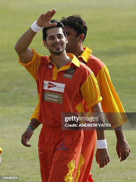 Leeds, UNITED KINGDOM: Bollywood actor Bollywood actor Dino Morea waves to fans as he participates in a celebrity cricket match at Headingley Cricket...