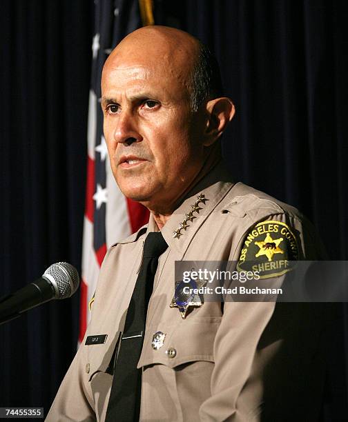 Sheriff Lee Baca holds a press conference regarding the Paris Hilton case at the Los Angeles Sheriffs Department June 8, 2007 in Monterey Park,...