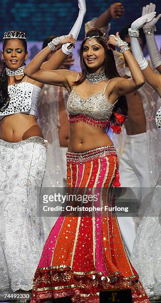 Bollywood actress Shilpa Shetty performs on stage at the International Indian Film Academy Awards at the Sheffield Hallam Arena on June 9, 2007 in...