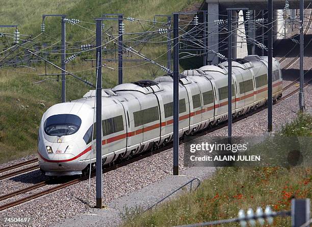 Ice Train Colledge Db Train Ice Photos and Premium High Res Pictures - Getty Images