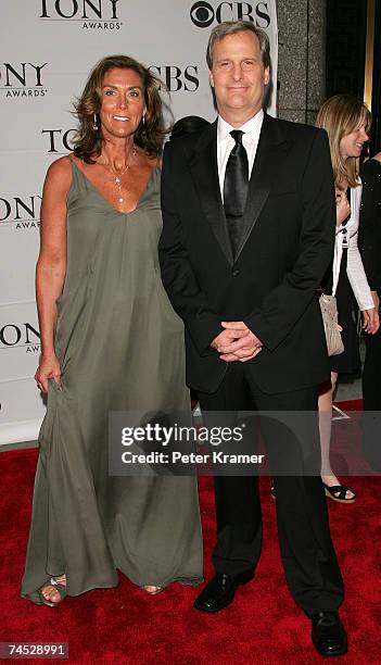 Actor Jeff Daniels and wife, Kathleen Treado attend the 61st Annual Tony Awards at Radio City Music Hall on June 10, 2007 in New York City.