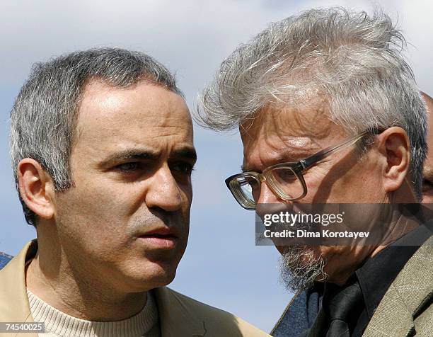 Russian Opposition leaders former chess champion Garry Kasparov and Eduard Limonov, head of the radical National Bolshevik party, attend the "March...