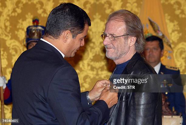 El presidente de Ecuador Rafael Correa condecora al cantautor espanol Luis Eduardo Aute en Salon Amarillo del Palacio de Carondelet en Quito el 11 de...