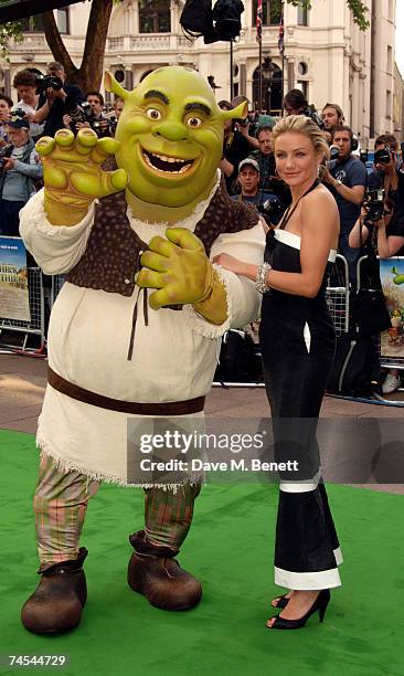 Actress Cameron Diaz arrives at the UK film premiere of 'Shrek The Third', at the Odeon, Leicester Square June 11, 2007 in London, England.