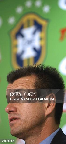 Carlos Verri, "Dunga", tecnico de la seleccion brasilena de futbol, durante una conferencia de prensa en la Granja Comary en Teresopolis, 60 km al...