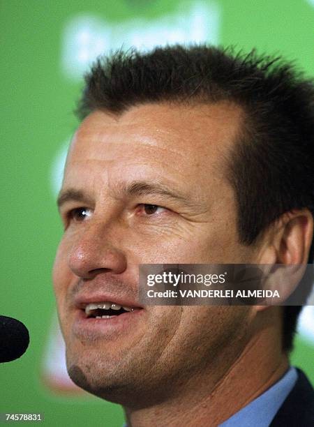 Carlos Verri, "Dunga", tecnico de la seleccion brasilena de futbol, durante una conferencia de prensa en la Granja Comary en Teresopolis, 60 km al...
