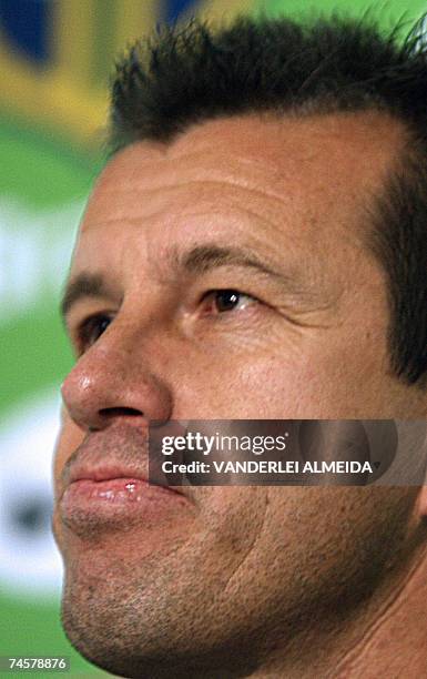 Carlos Verri, "Dunga", tecnico de la seleccion brasilena de futbol, durante una conferencia de prensa en la Granja Comary en Teresopolis, 60 km al...