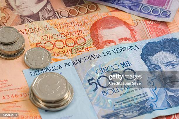 venezuelan coins and notes, close up - bolivar foto e immagini stock