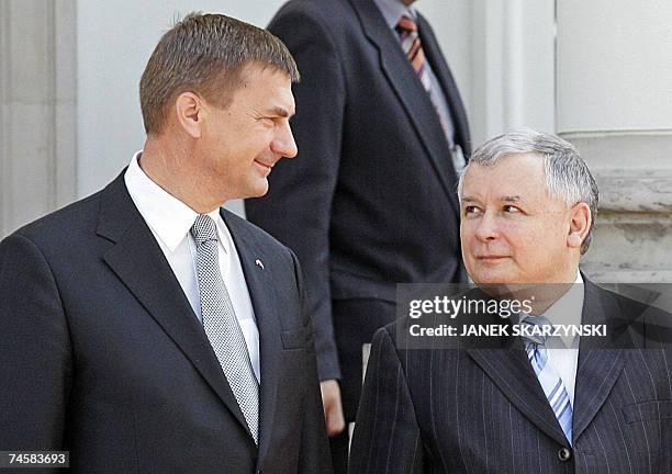 Estonian Prime Minister Andrus Ansip and his Polish counterpart Jaroslaw Kaczynski look at each other during a welcoming ceremony in Belweder palace...