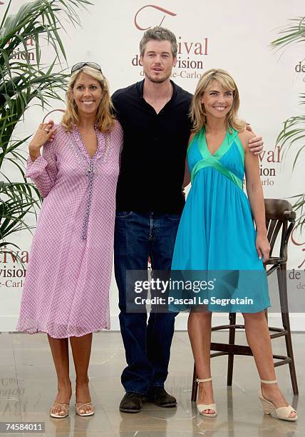 Presenter Rachel Bourlier, actors Eric Dane and Nathalie Vincent attend a photocall on the third day of the 2007 Monte Carlo Television Festival held...